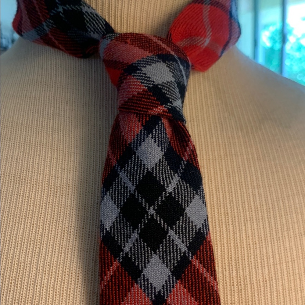 LOCHCARRON SCOTLAND PLAID TARTAN THOMSON RED CLAN WOVEN WOOL NECKTIE